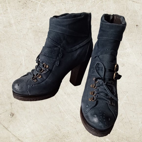 Apepezza Blue Leather Stacked Heel Ankle Boot size 6.5 - Picture 2 of 7